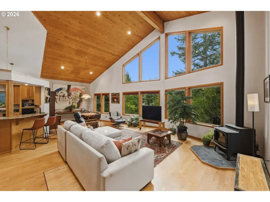 88600 Trout Pond Ln, Bandon, OR 97411 - #2
