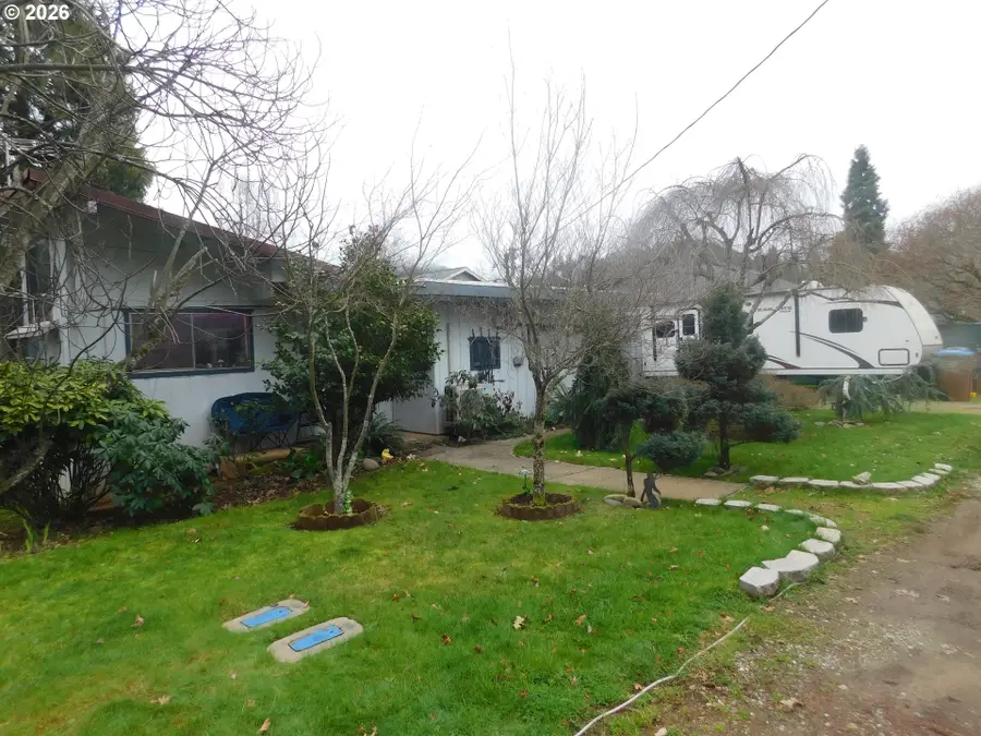 181 Ecklund St, Canyonville, OR 97417 - Image #3