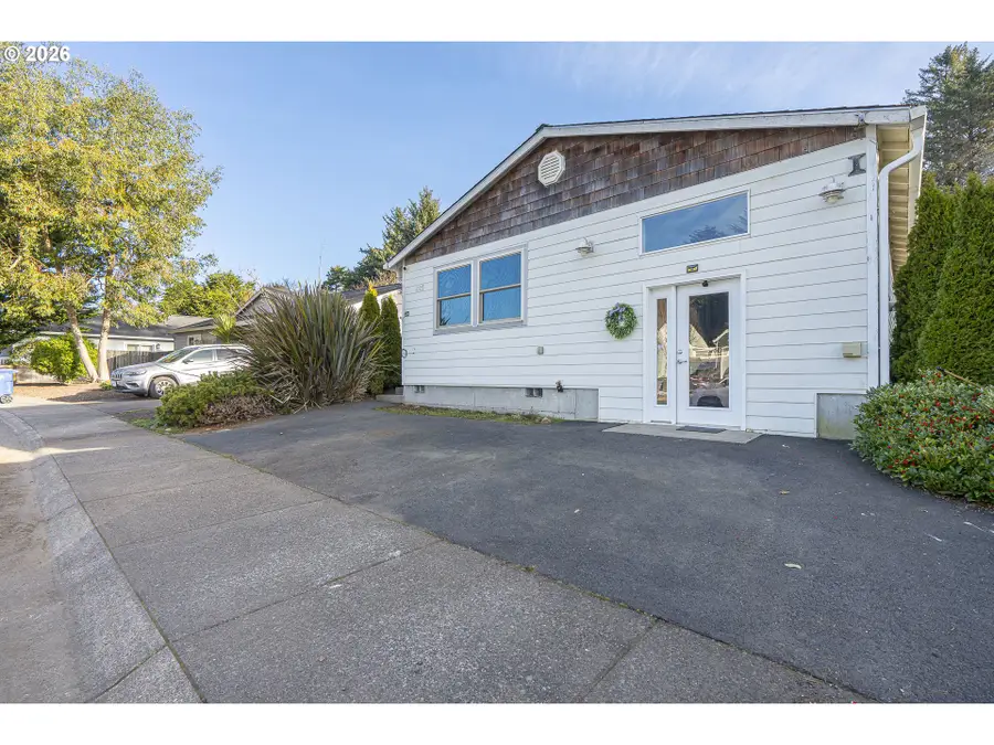 522 SE Neptune Ave, Lincoln City, OR 97367 - Image #2