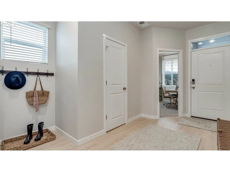 2402 SW 37th St, Gresham, OR 97080 - #2
