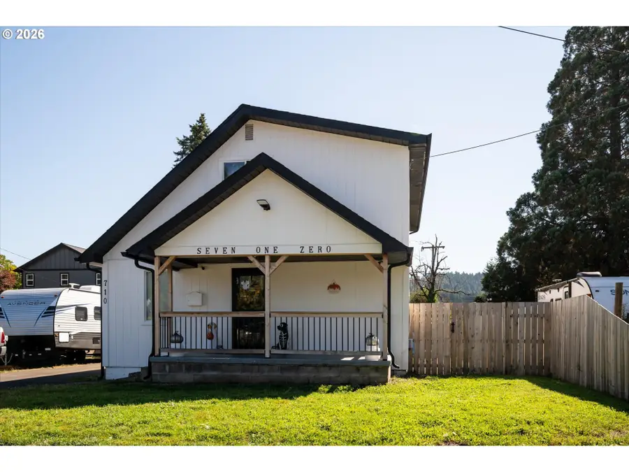 710 S 3rd St, Cottage Grove, OR 97424 - #2