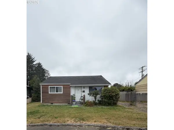 678 E Alder Pl, Reedsport, OR 97467