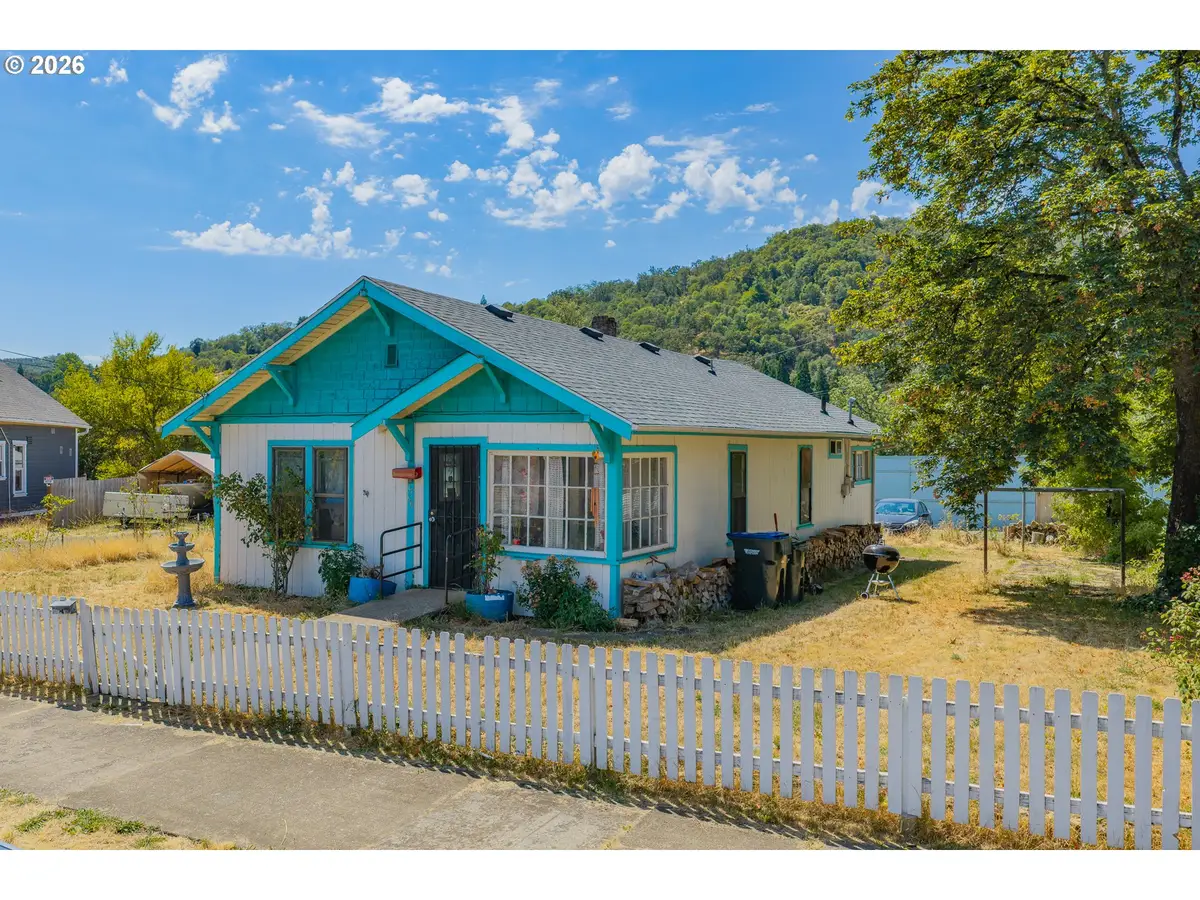 1566 SE Mill St, Roseburg, OR 97470 - #1