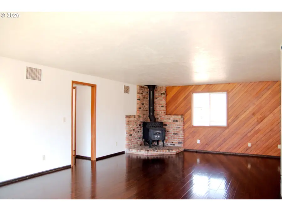 500 Hausman Ave, Brownsville, OR 97327 - #2