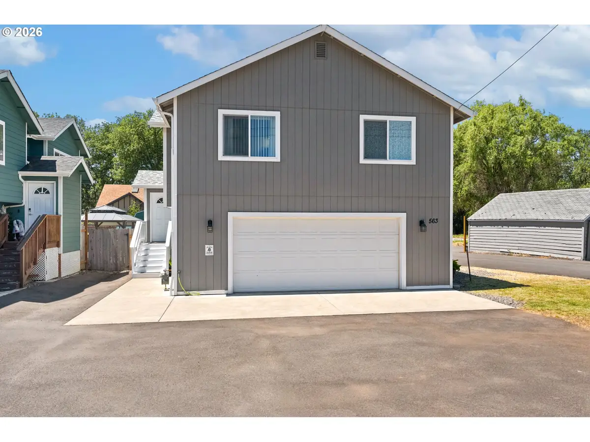 563 S State St, Sutherlin, OR 97479 - #1