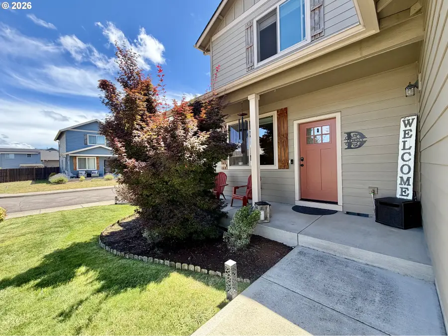 1202 Albatross Ct, Sweet Home, OR 97386 - #3