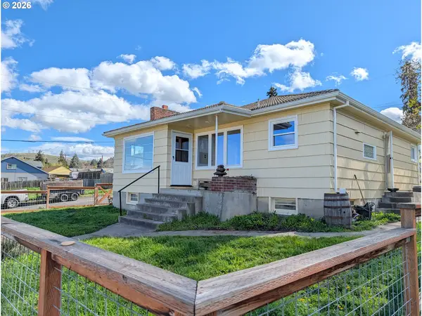 520 E 12th St, TheDalles, OR 97058