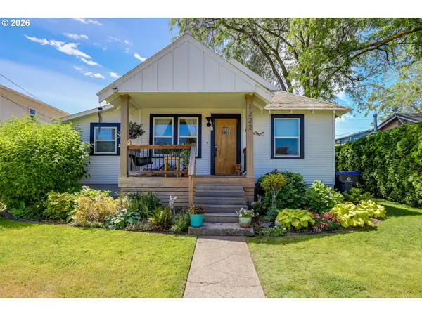 1222 E 8th St, TheDalles, OR 97058