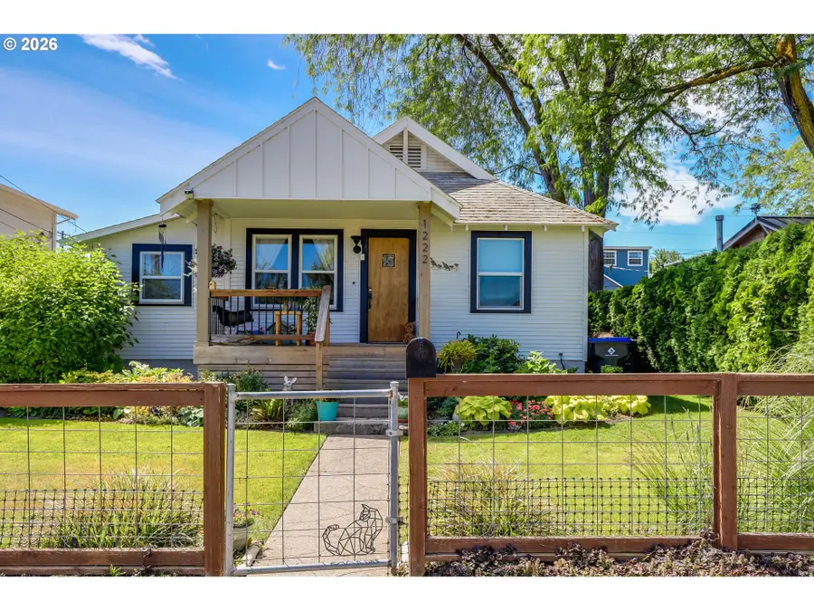 1222 E 8th St, The Dalles, OR 97058 - #2