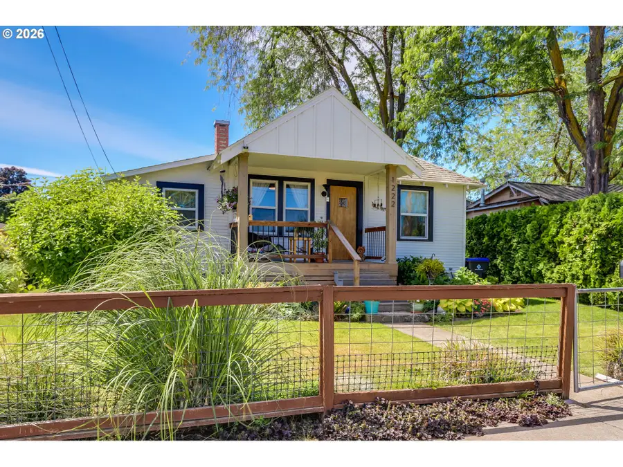 1222 E 8th St, The Dalles, OR 97058 - #3