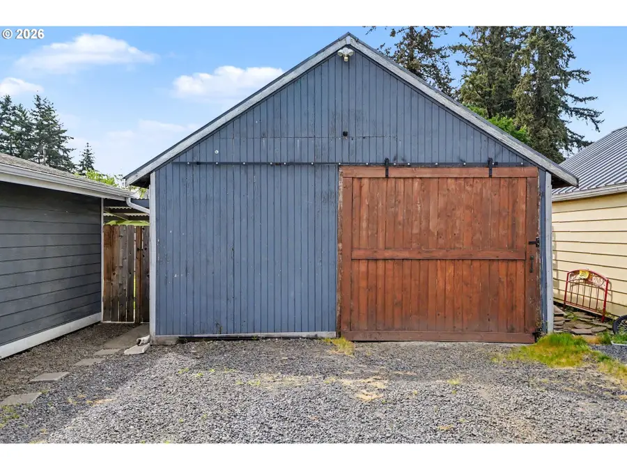 295 10th St, Lyons, OR 97358 - #3