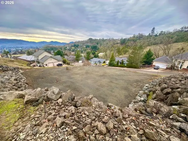 2957 NW Daysha Dr, Roseburg, OR 97471