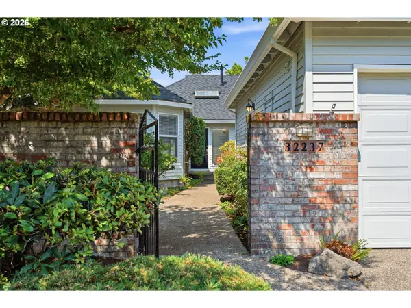 32237 SW Lake Dr, Wilsonville, OR 97070