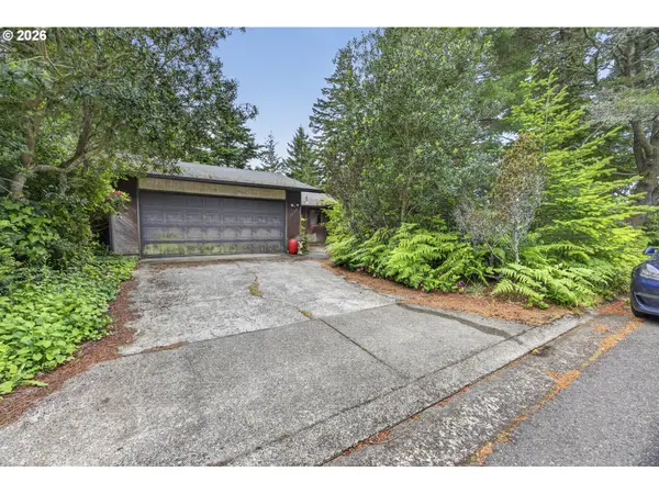 2332 24th St, Florence, OR 97439