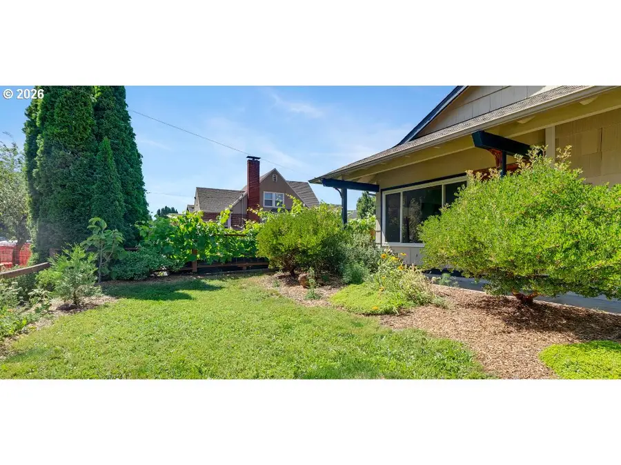 8329 SE Morrison St, Portland, OR 97216 - #2