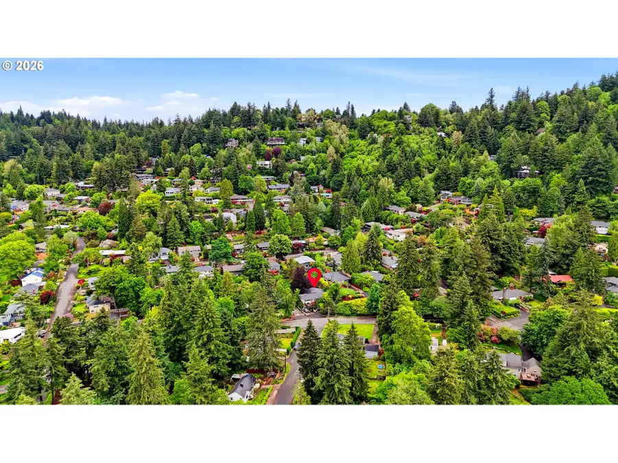 2555 SW Sunset Blvd, Portland, OR 97239 - #2