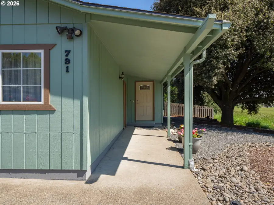 791 SW Linden Ln, Dundee, OR 97115 - #3