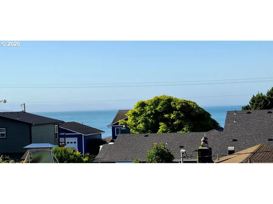 309 S Hazel St, Brookings, OR 97415 - #3