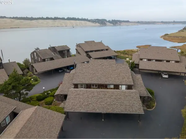 1040 Bay St #14, Florence, OR 97439