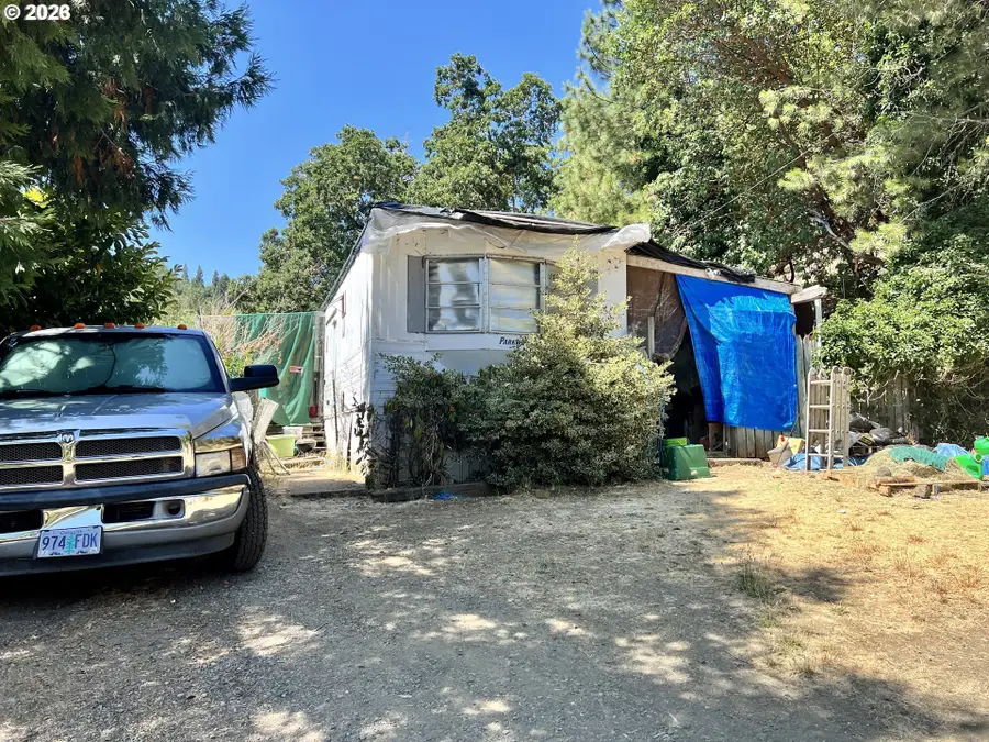 567 Braunda Dr, Roseburg, OR 97471 - #2