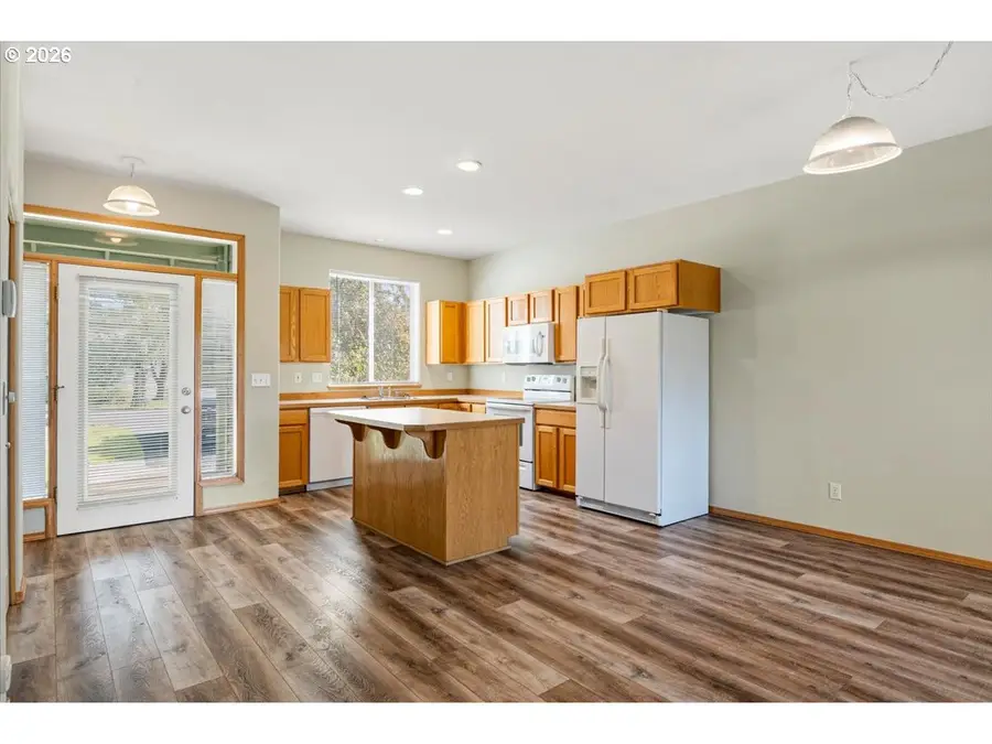 1085 Golden Pheasant Dr, Redmond, OR 97756 - #3