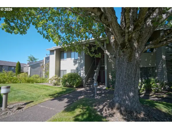 1986 Lake Isle Dr, Eugene, OR 97401