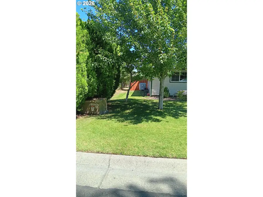865 E Kennedy Ave, Hermiston, OR 97838 - #2