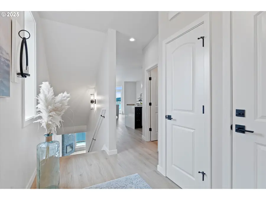 811 SW 13th St, Newport, OR 97365 - Image #3