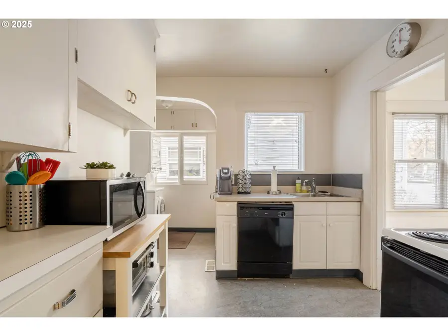 2036/2038 SE Morrison St, Portland, OR 97214 - Image #2