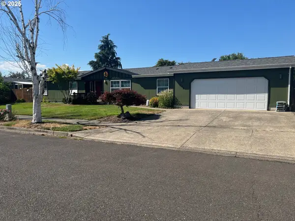 929 NE Hide Away Dr, McMinnville, OR 97128