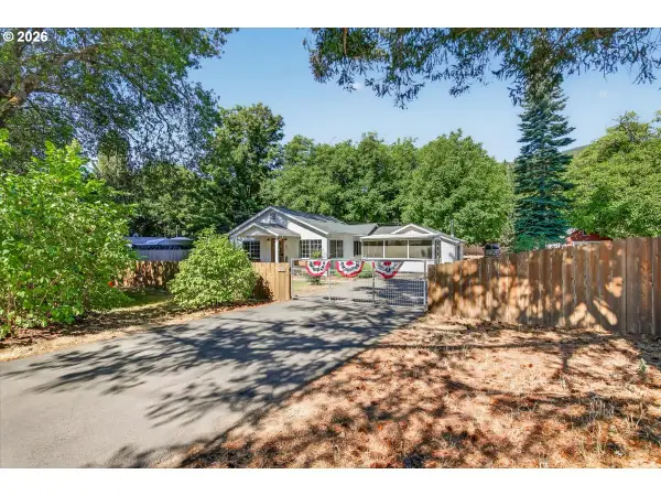 295 W Evans Creek Rd, RogueRiver, OR 97537