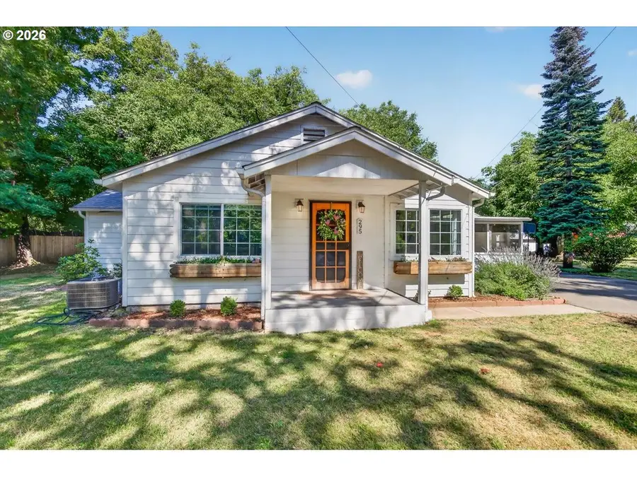295 W Evans Creek Rd, Rogue River, OR 97537 - #2