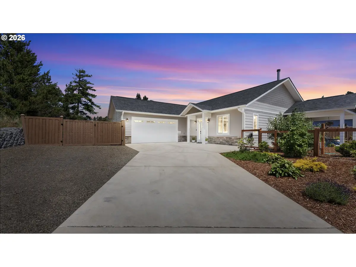 5275 Dunewood Dr, Florence, OR 97439 - #1