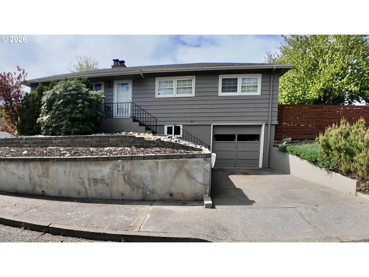 809 E 20th St, The Dalles, OR 97058 - #1