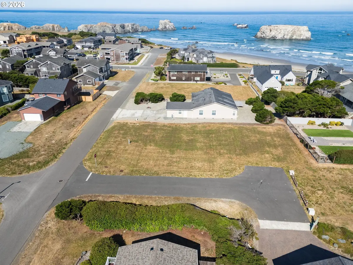 700 Newport Ave, Bandon, OR 97411 - #1