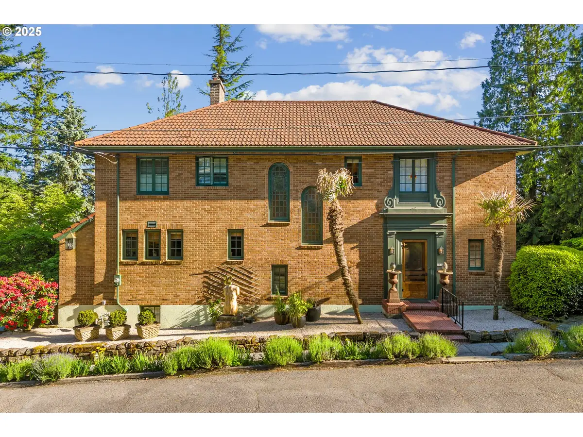 2844 SW Hillsboro St, Portland, OR 97239 - Image #1