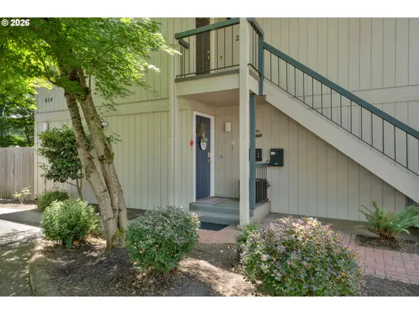 654 Cherry Dr #1, Eugene, OR 97401
