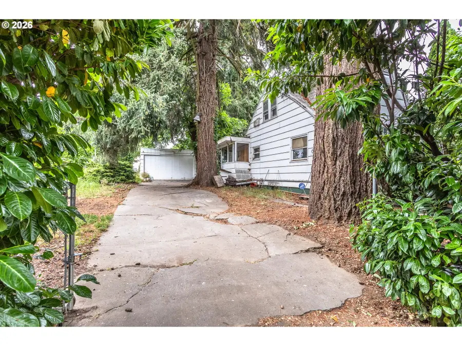 4921 SE Glenwood St, Portland, OR 97206 - #2