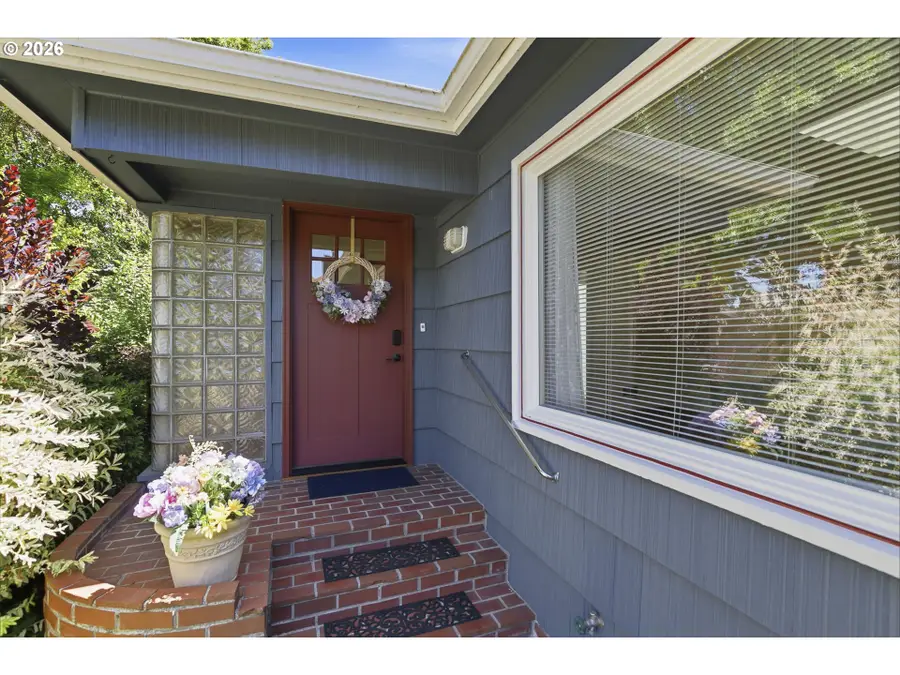 2219 Washington Way, Longview, WA 98632 - #2