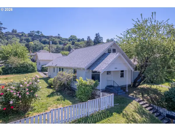 904 E 14th St, TheDalles, OR 97058