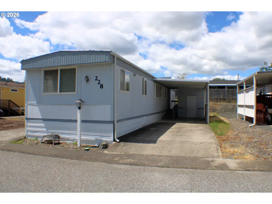 228 SE Estate Loop, Winston, OR 97496 - #3