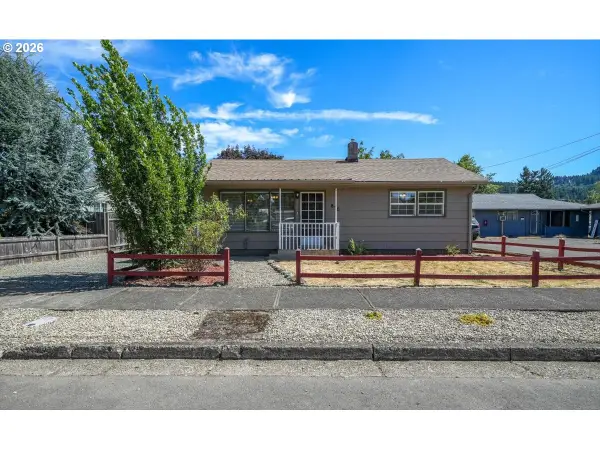 830 S 7th St, CottageGrove, OR 97424