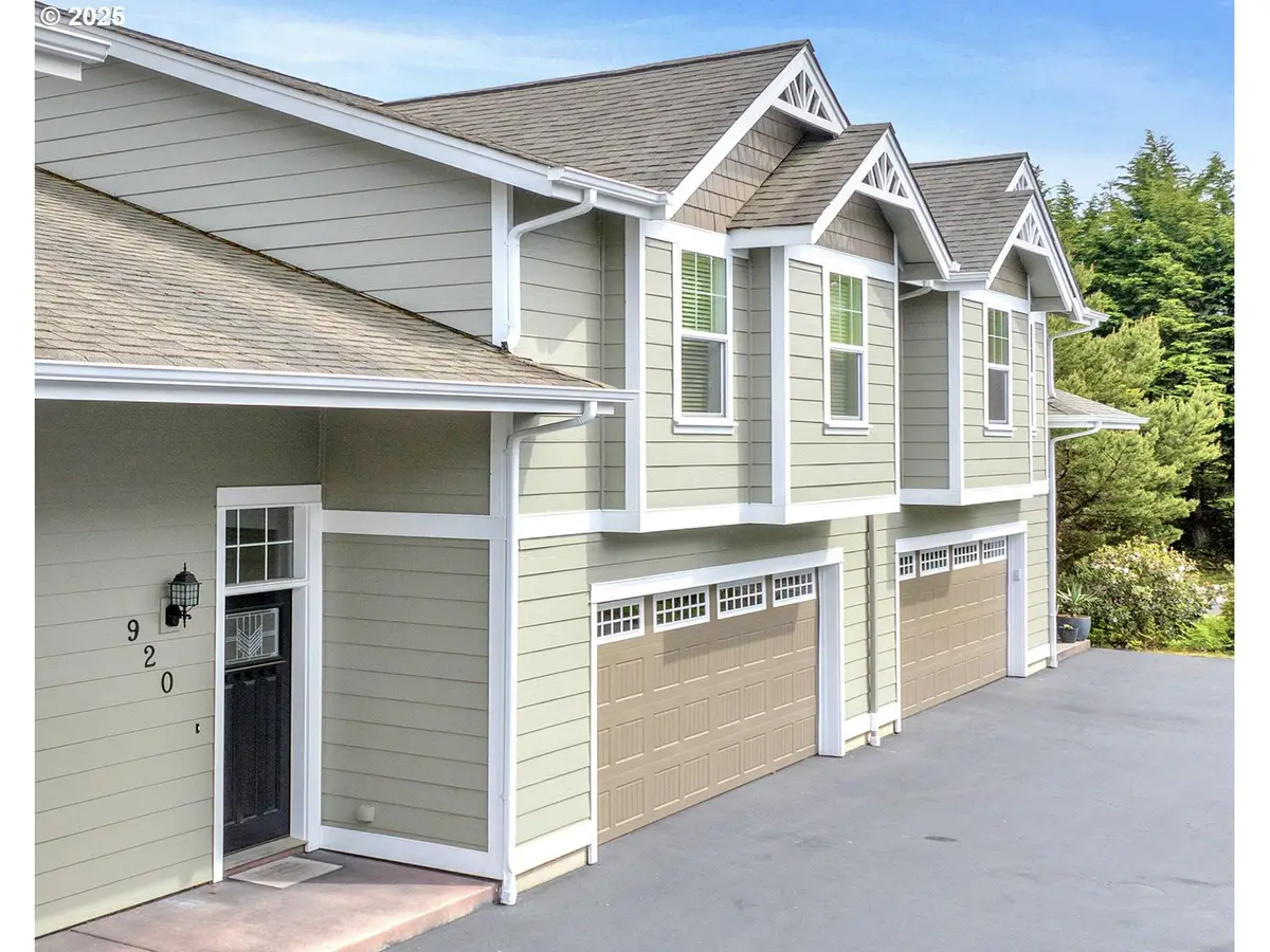 920 Hemlock St, Florence, OR 97439 - Image #1