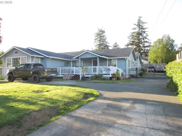 910 Easy St, Brookings, OR 97415