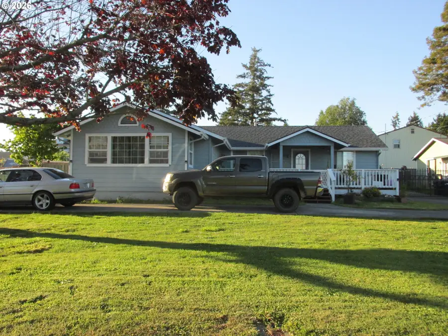 910 Easy St, Brookings, OR 97415 - #2