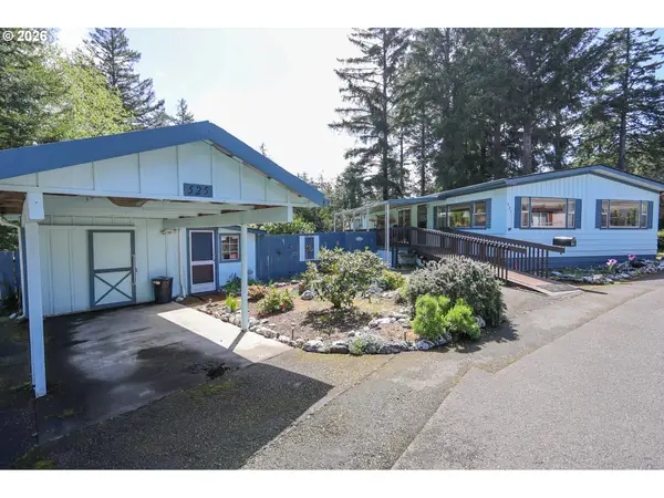 525 Village Pines Way, CoosBay, OR 97420
