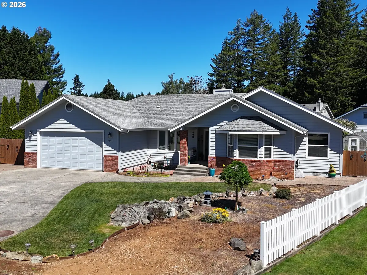 961 Helen Ln, Brookings, OR 97415 - #1