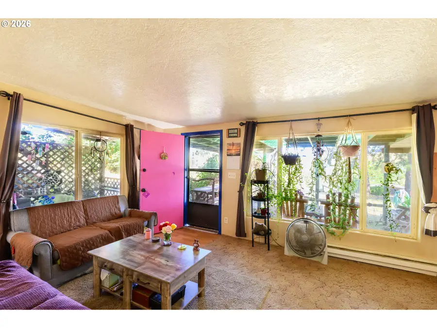 2167 Jackie Ave, Roseburg, OR 97471 - #2
