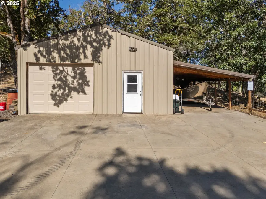 941 Colonial Rd, Roseburg, OR 97471 - Image #2