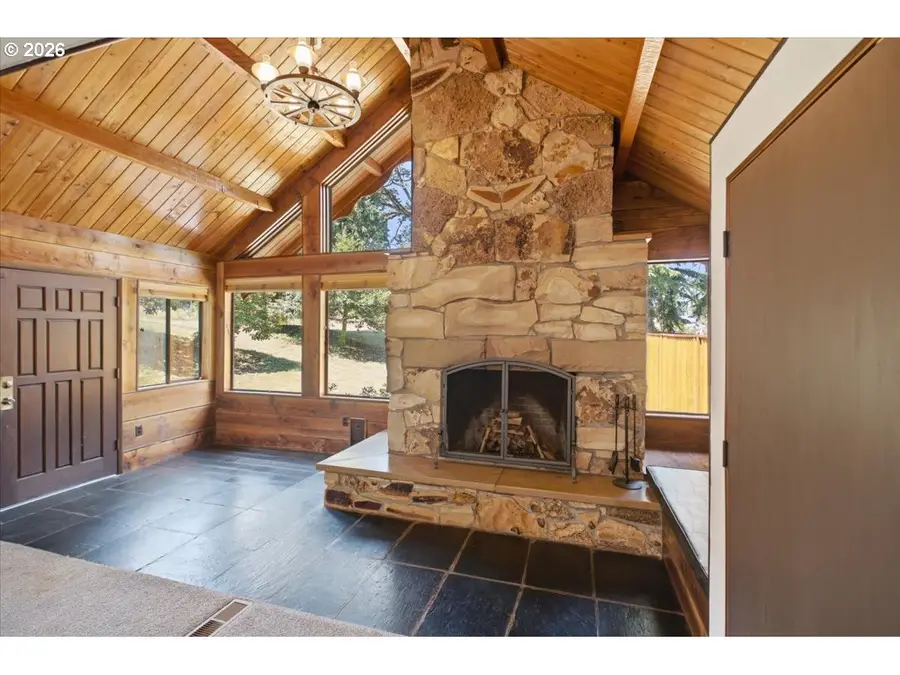 940 Oak Ter, Sweet Home, OR 97386 - #2
